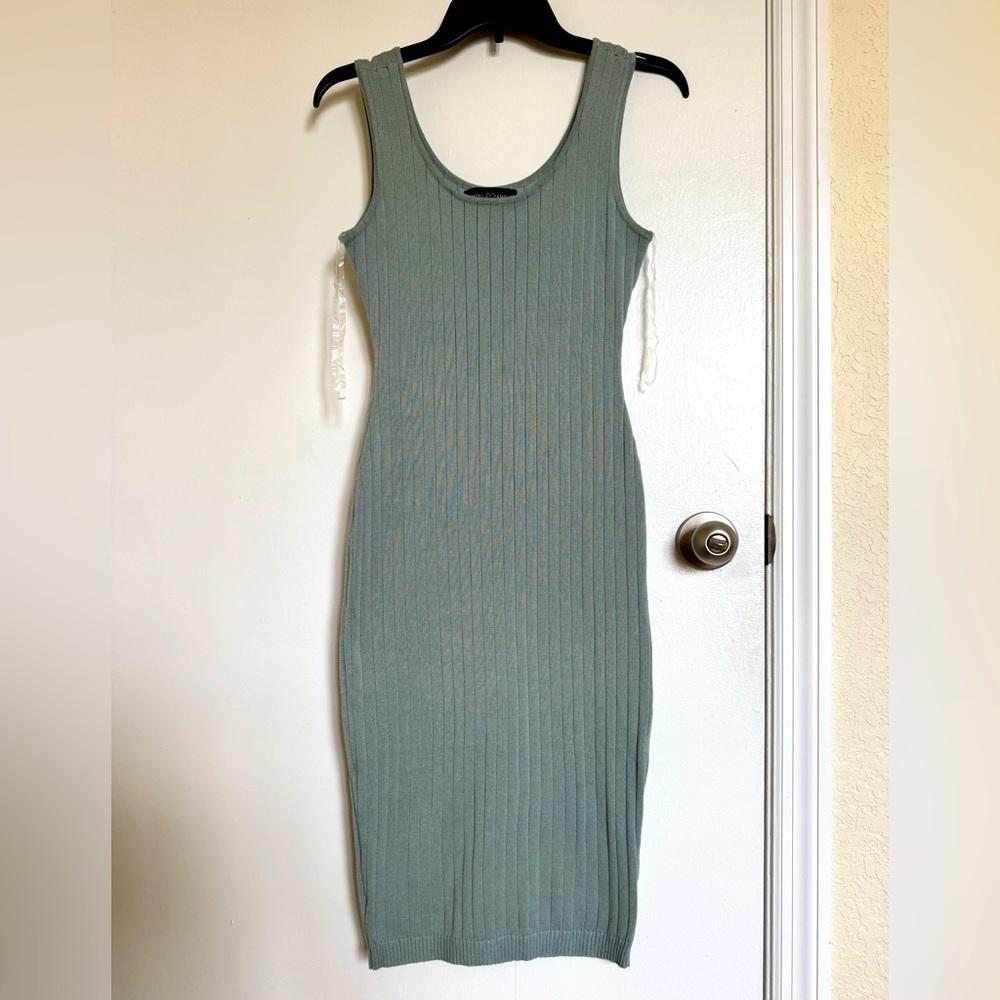 NWOT Almost Famous Ribbed Knit Midi Dress, L🦋